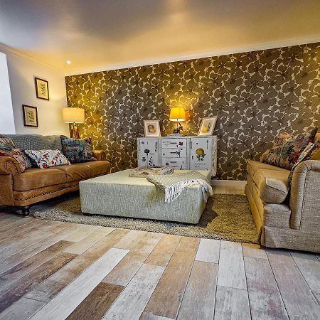 Beautiful Listed Flat With Private Garden, Birnam Lejlighed Eksteriør billede
